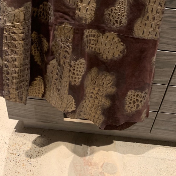 Leather midi skirt with asymmetrical hem - Picture 2 of 5